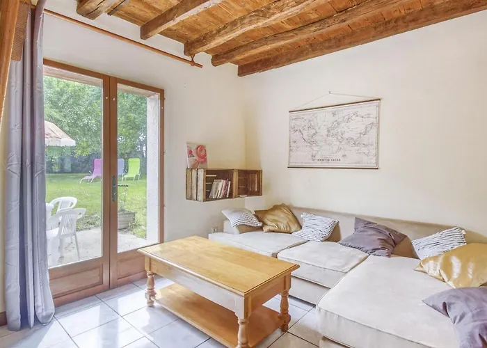Country House Near Canal Du Nivernais